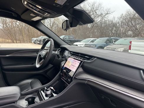 Used 2024 Jeep Grand Cherokee Limited image 15