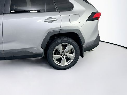 Used 2021 Toyota RAV4 XLE Premium AWD/4WD image 28