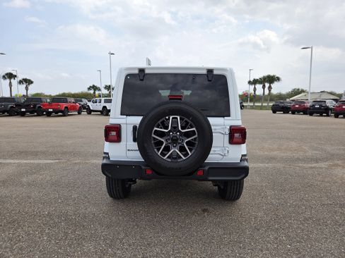 New 2026 Jeep Wrangler Unlimited Sahara AWD/4WD image 6