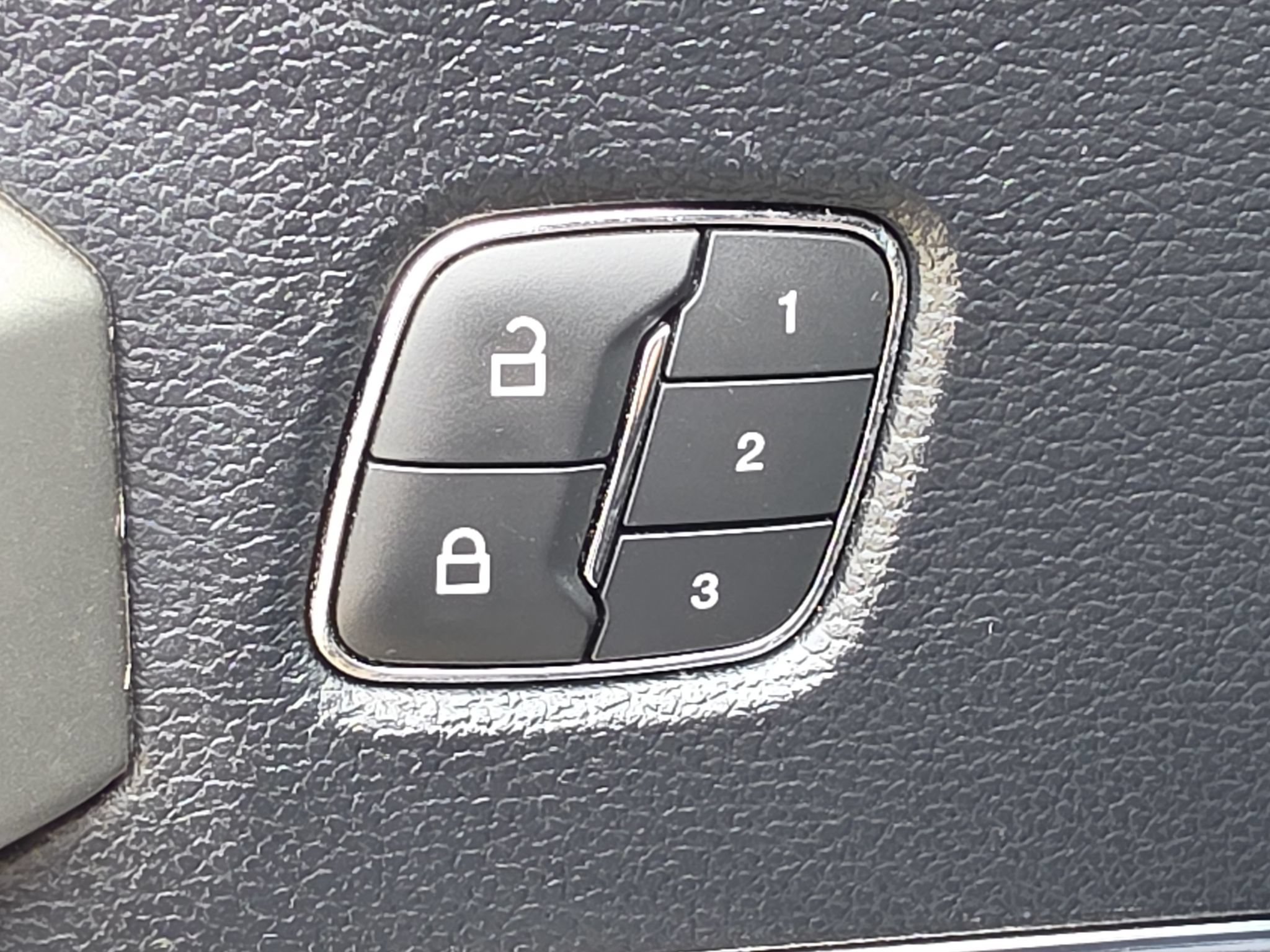 Used 2019 Ford F150 Lariat AWD/4WD image 16