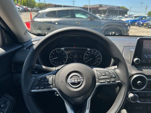 Used 2025 Nissan Sentra SV FWD image 29