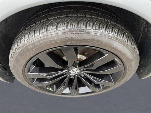 Used 2021 Volkswagen Tiguan S image 9
