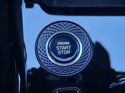 Used 2023 Kia Niro SX Touring image 27