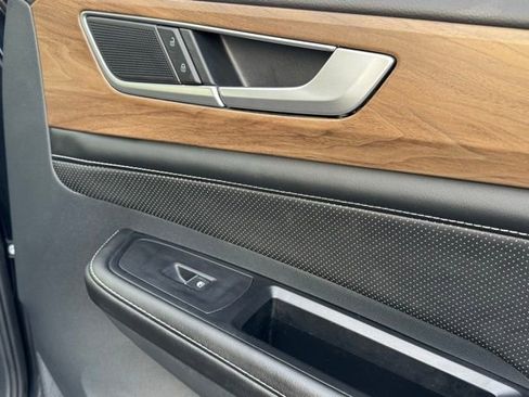 Used 2024 Volkswagen Atlas SE image 32