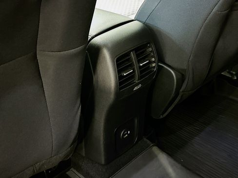 Used 2020 Ford Escape SE image 28