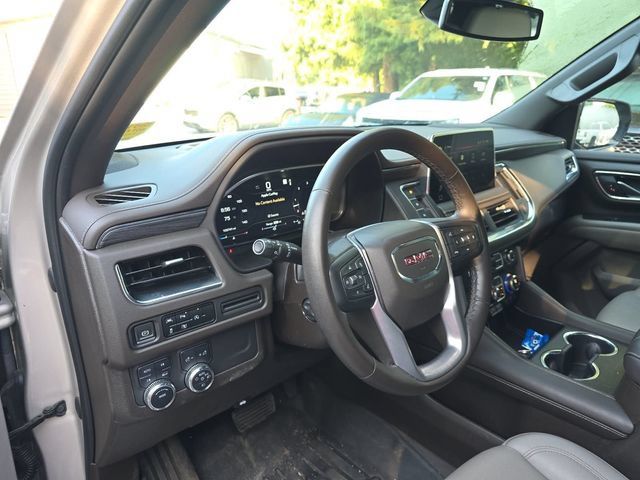 Used 2023 GMC Yukon XL SLT w/ SLT Luxury Package AWD/4WD image 14