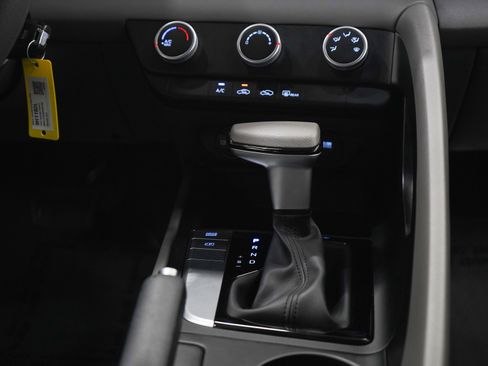 Certified 2023 Hyundai Elantra SE FWD image 16