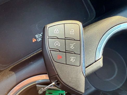 Used 2022 Chevrolet Suburban LT image 46