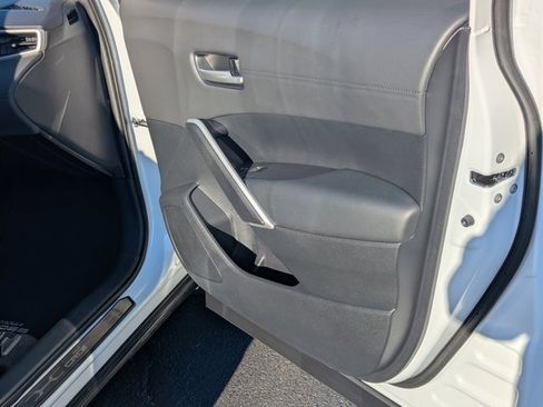 Used 2025 Toyota Corolla Cross XSE w/ Convenience Package image 13