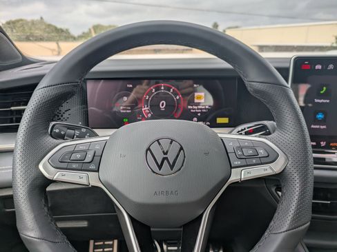New 2026 Volkswagen Tiguan SE R-Line AWD/4WD image 28