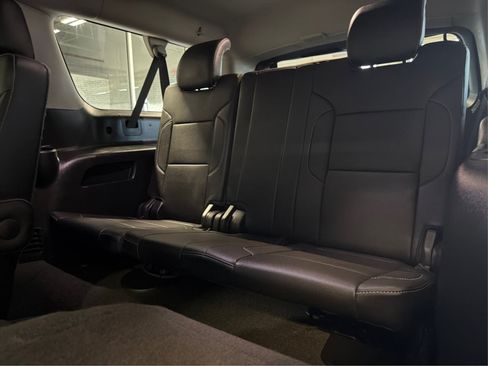 Used 2018 Chevrolet Suburban Premier AWD/4WD image 32