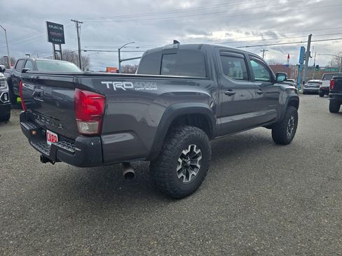 Used 2017 Toyota Tacoma TRD Off-Road w/ Tow Package image 37