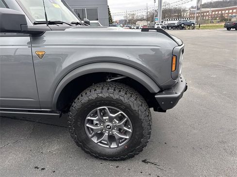 New 2025 Ford Bronco Badlands image 2