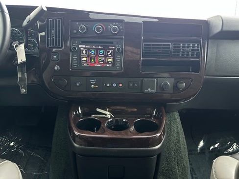 Used 2019 GMC Savana 2500 RWD image 24