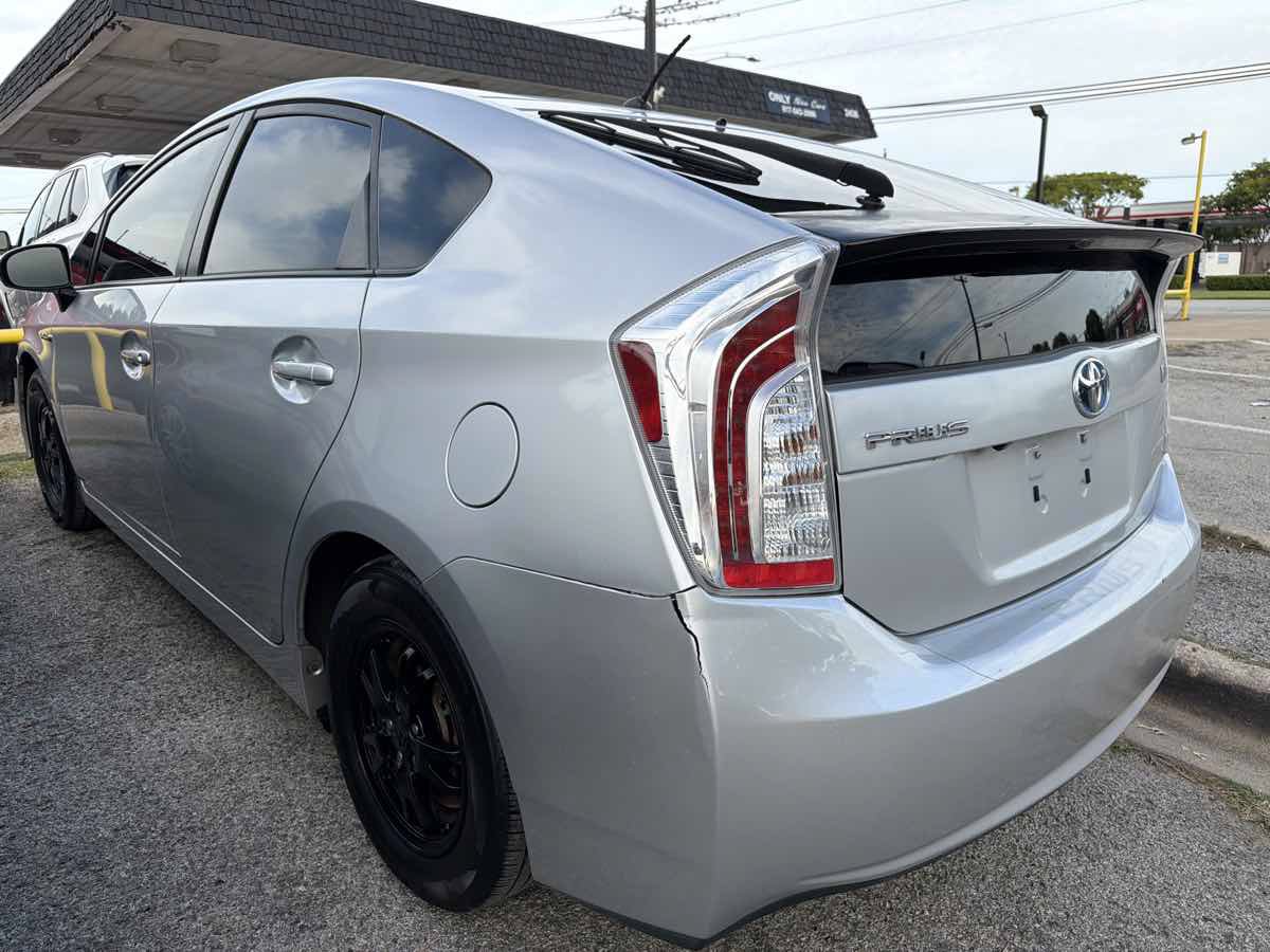 Used 2015 Toyota Prius Two w/ Preferred Accessory Package FWD image 4