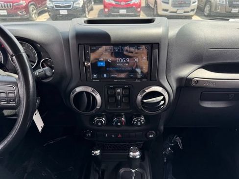 Used 2015 Jeep Wrangler Unlimited Sport w/ Quick Order Package 24S AWD/4WD image 2