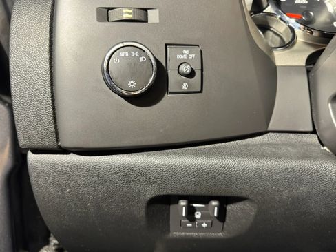 Used 2011 Chevrolet Silverado 2500 LT w/ Interior Plus Package AWD/4WD image 9