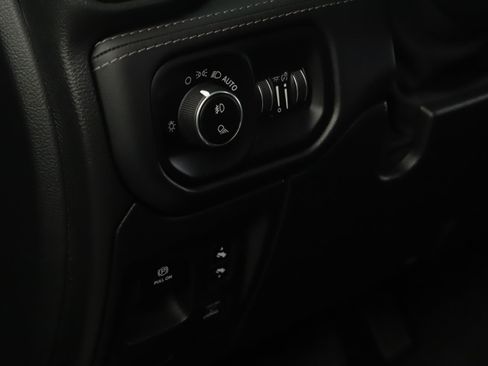 Used 2022 RAM 1500 Limited AWD/4WD image 9