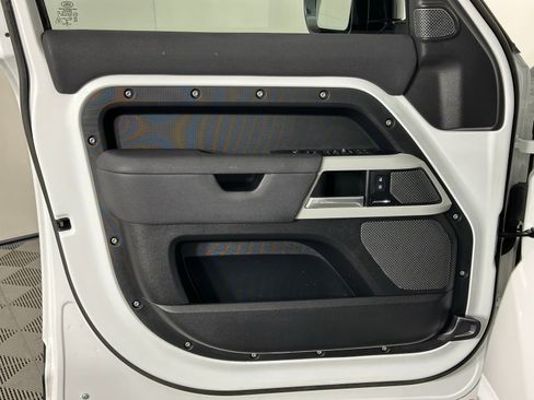 Used 2023 Land Rover Defender 110 S AWD/4WD image 40