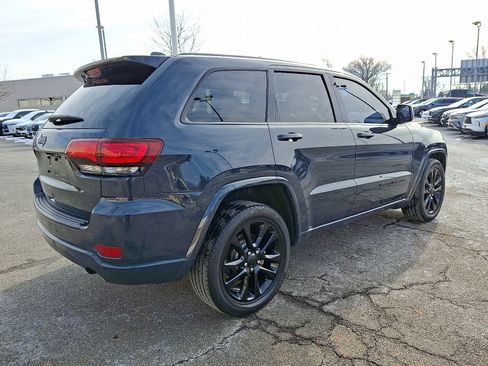 Used 2018 Jeep Grand Cherokee Altitude image 4
