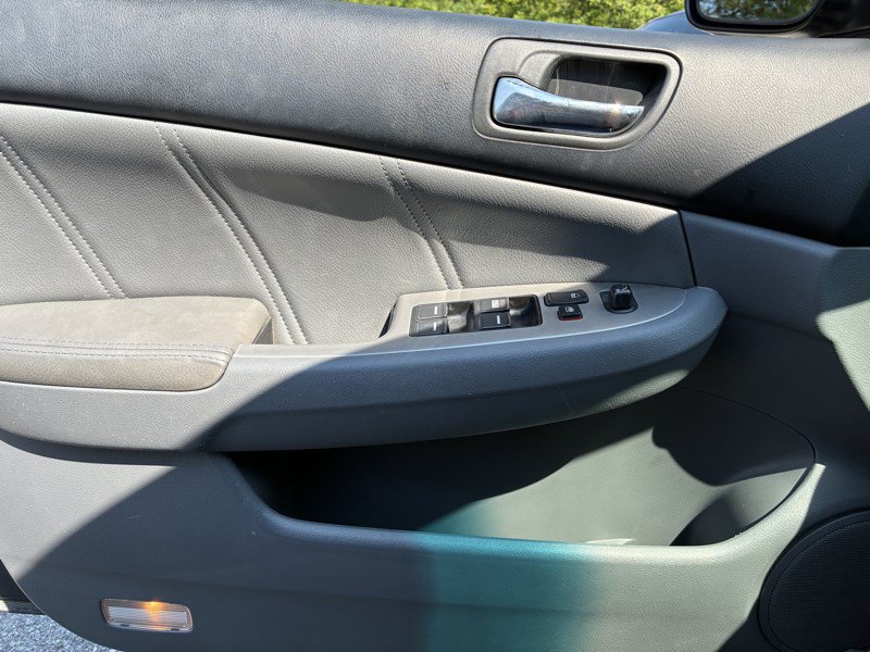 Used 2004 Honda Accord EX image 11