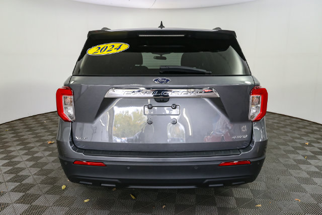 Used 2024 Ford Explorer XLT AWD/4WD image 8
