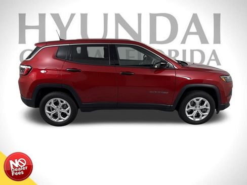 Used 2024 Jeep Compass Sport image 2