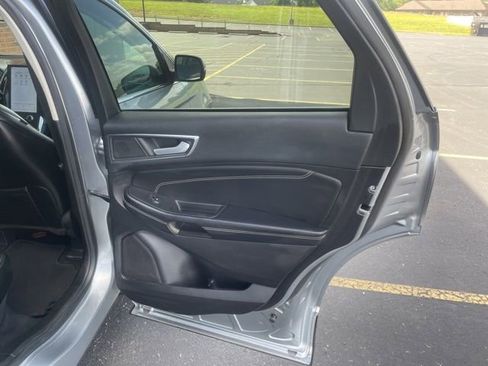 Used 2022 Ford Edge Titanium AWD/4WD image 50