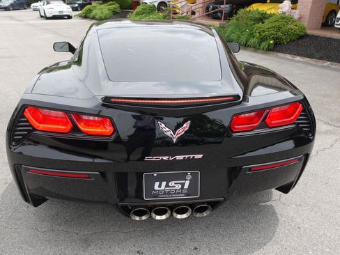 Used 2019 Chevrolet Corvette Stingray Coupe w/ 1LT RWD image 3