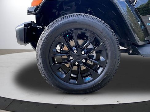 Used 2023 Jeep Wrangler Unlimited Sahara w/ Cold Weather Group image 33