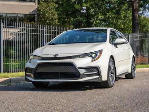 Used 2021 Toyota Corolla SE FWD image 2