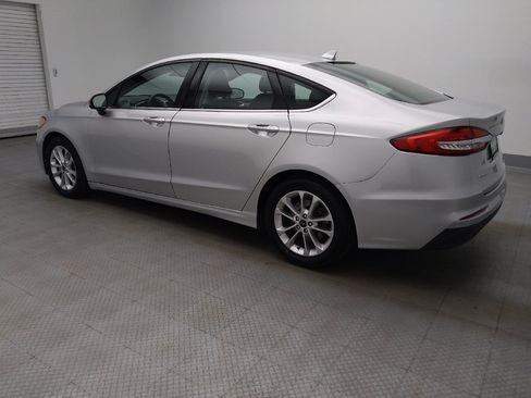 Used 2019 Ford Fusion SE FWD image 3
