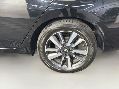 Used 2025 Nissan Versa SV FWD image 11