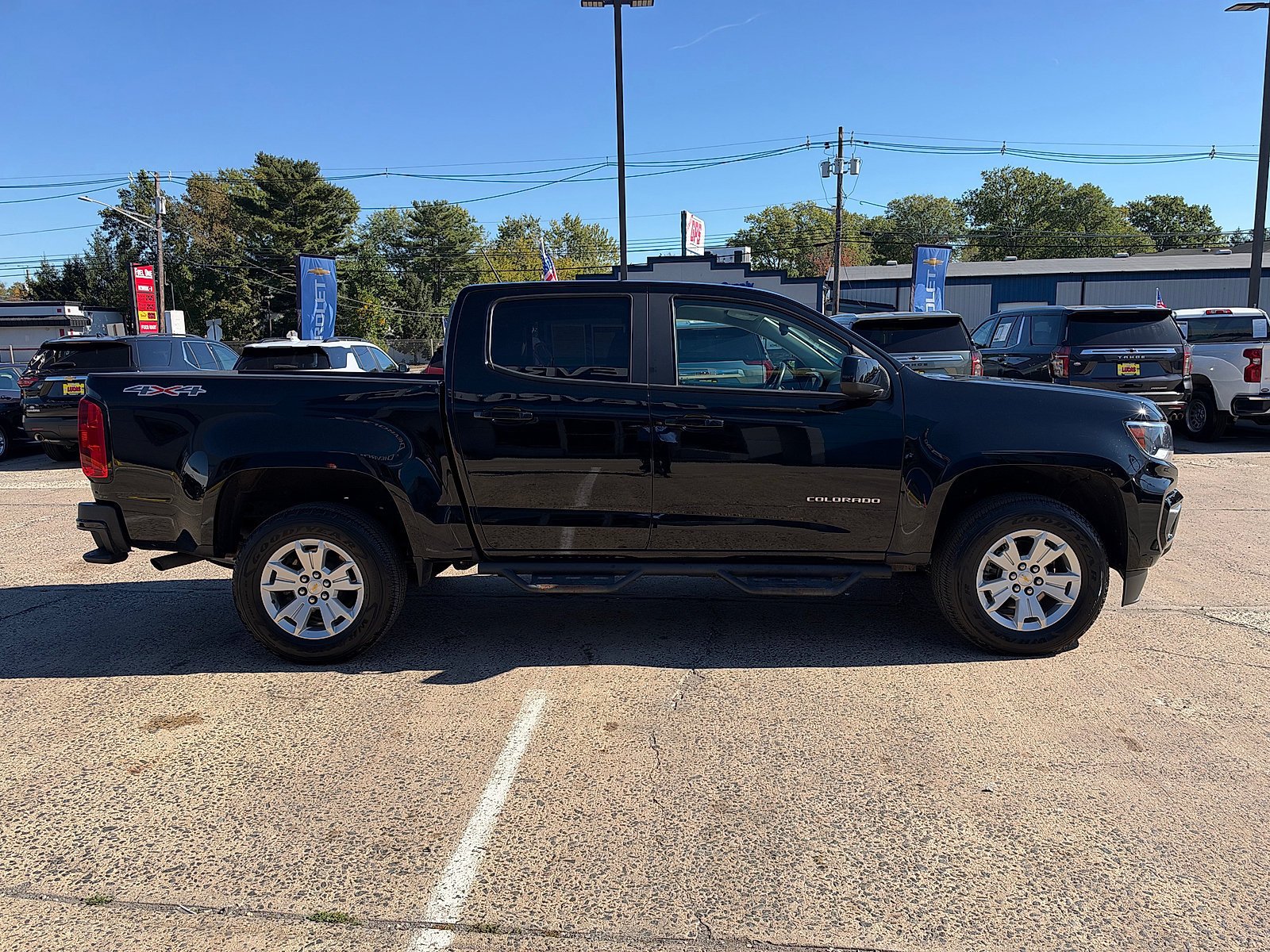Used 2022 Chevrolet Colorado LT w/ Safety Package AWD/4WD image 9