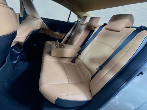 Certified 2025 Lexus ES 300h w/ Premium Package image 25