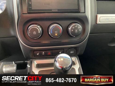 Used 2015 Jeep Compass Latitude w/ Sun/Sound Group AWD/4WD image 20