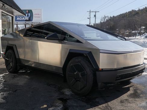 Used 2024 Tesla Cybertruck AWD Crew Cab image 12