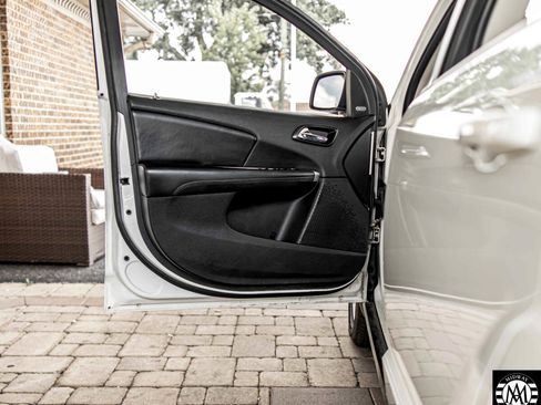 Used 2012 Dodge Journey SXT w/ Sound Group image 31