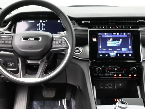 New 2025 Jeep Grand Cherokee L Laredo image 31