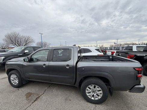 Used 2022 Nissan Frontier SV image 4