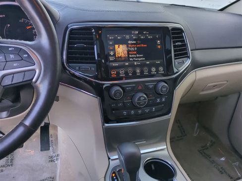 Used 2019 Jeep Grand Cherokee Overland image 27