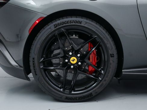 Certified 2025 Ferrari Roma Spider RWD image 20
