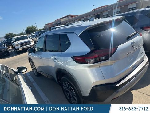 Used 2022 Nissan Rogue SV AWD/4WD image 2