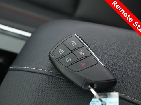 Used 2025 Chevrolet Traverse RS image 3