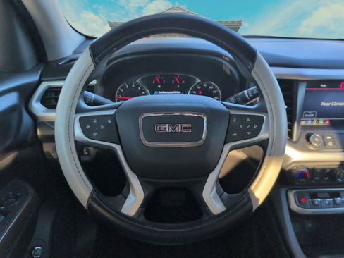 Used 2023 GMC Acadia SLE w/ Driver Convenience Package image 6