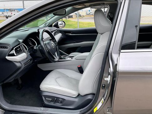 Used 2023 Toyota Camry XLE w/ Navigation Package image 8