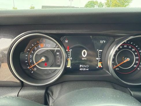Used 2021 Jeep Wrangler Unlimited Sahara AWD/4WD image 16