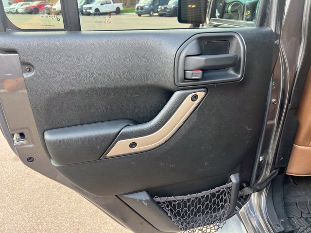 Used 2016 Jeep Wrangler Unlimited Sahara AWD/4WD image 12