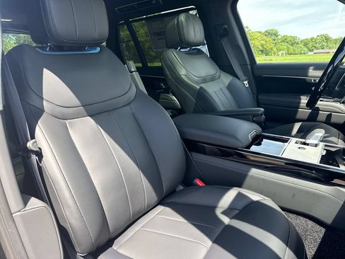 New 2026 Land Rover Range Rover Long Wheelbase SE AWD/4WD image 16