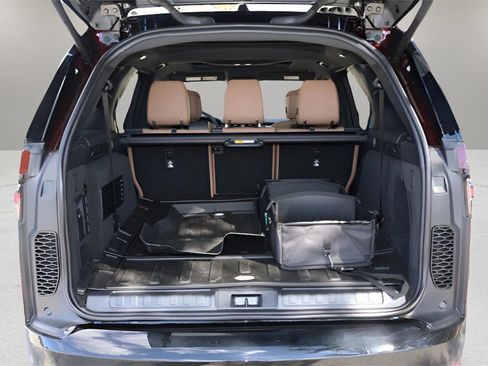 New 2026 Land Rover Discovery Limited Edition image 16